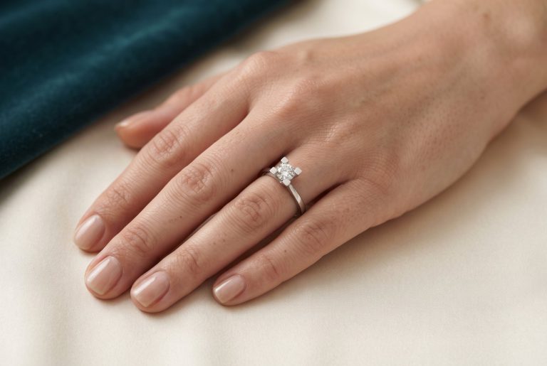 1 Carat Solitaire: How Big Is It and What Sets the Price?